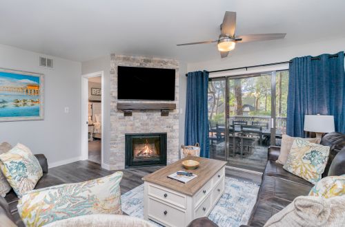 18C Richmond Park, remodeled villa with full access to amenities
